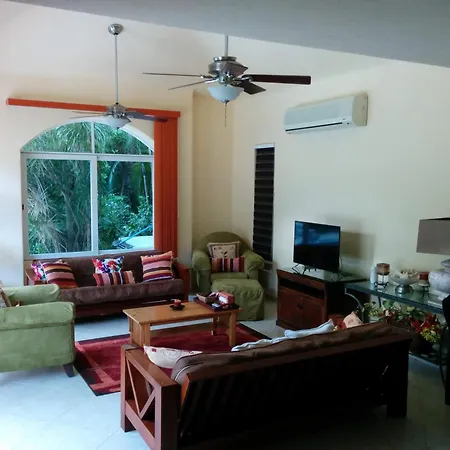 Casa Beard, Spacious Guest House With High Speed Wifi & Pool.